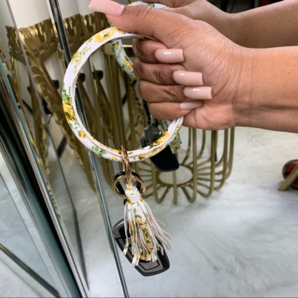 Floral Bangle Key Ring with Keychain and Tassel - Picture 4 of 7